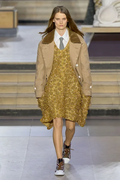 Look 11